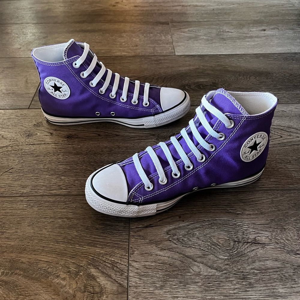 Converse Chuck Taylor All Stars in Electric Purple